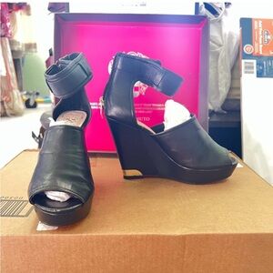 Vince Camuto-Wiver Black Wedge Sandals | Sz 7.5